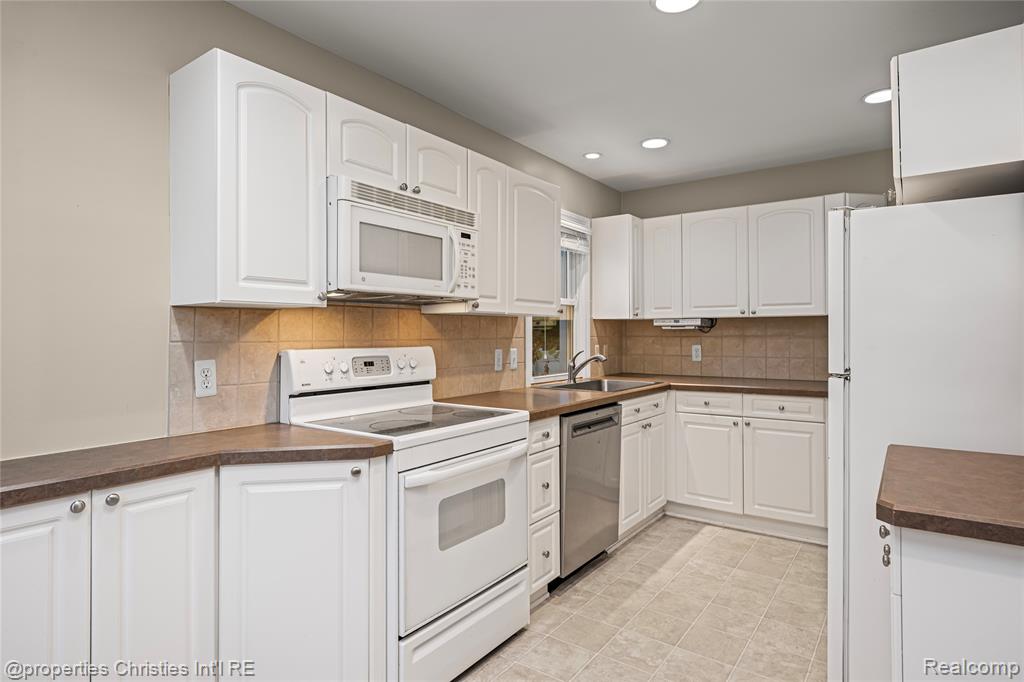 715 N Blair Avenue, Royal Oak, MI 48067 — Photo 19