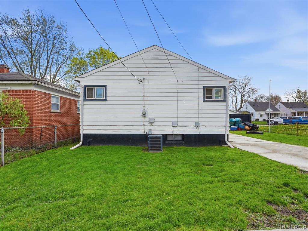 2112 Reo Avenue, Lincoln Park, MI 48146 — Photo 25
