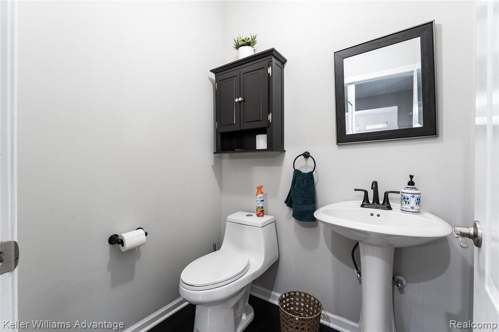 27460 Belgrave Place, Novi, MI — Photo 20