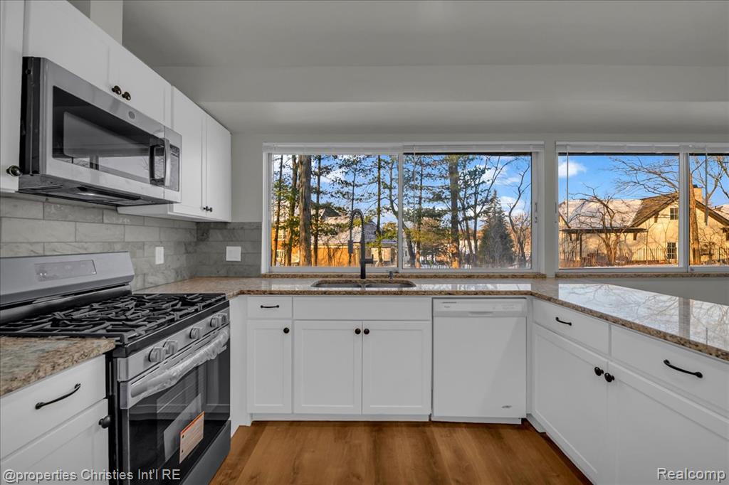 4970 Hardwoods Drive, West Bloomfield, MI 48323 — Photo 11