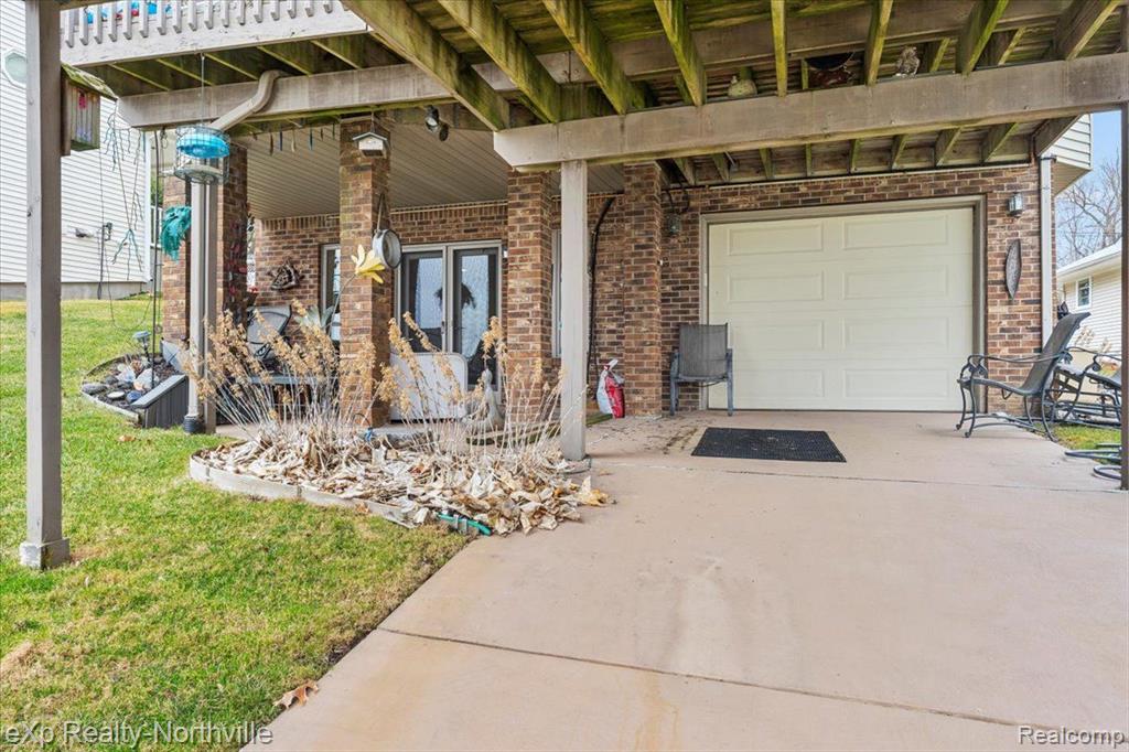 9283 FIRWOOD Road, South Lyon, MI 48178 — Photo 36