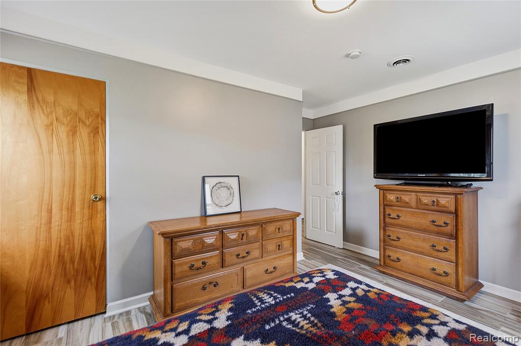 7466 Fenton Street, Dearborn Heights, MI 48127 — Photo 19