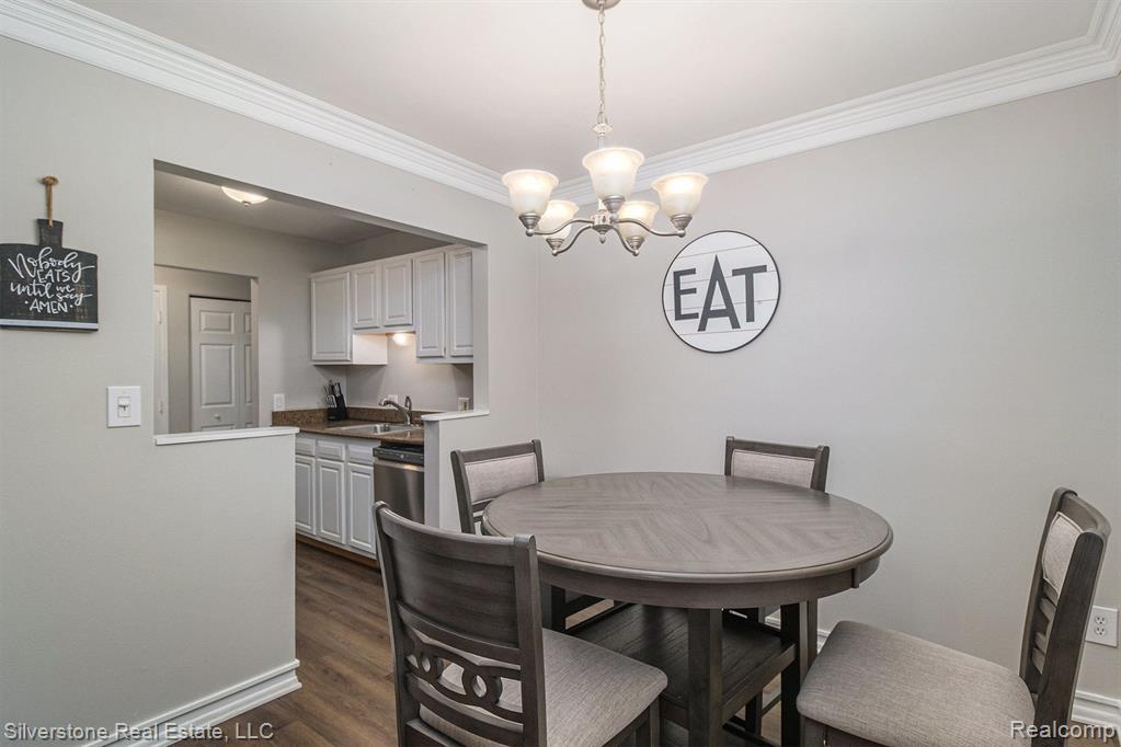 651 E FOX HILLS Drive, Bloomfield Hills, MI 48304 — Photo 7