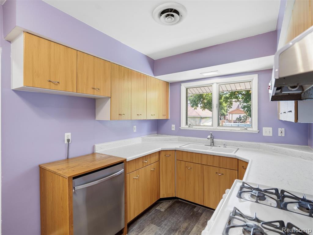 240 E Huron River Drive, Belleville, MI 48111 — Photo 7