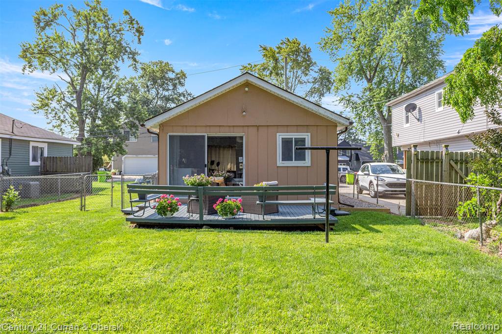 4900 Lakeview Avenue, West Bloomfield, MI 48324 — Photo 22