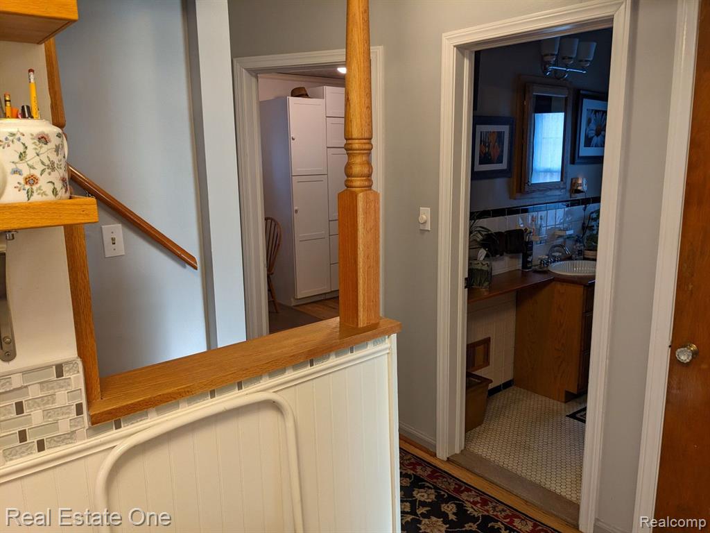 921 MAYBURN Street, Dearborn, MI 48128 — Photo 18