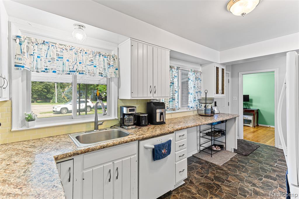 23020 Farmington Road, Farmington, MI 48336 — Photo 5