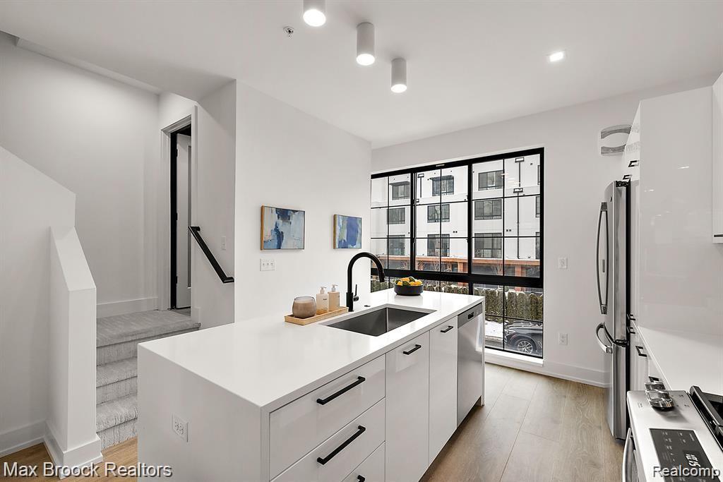 533 E Harrison Avenue, 19, Royal Oak, MI 48067 — Photo 10