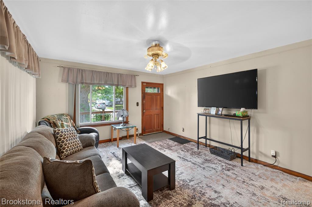 23496 Willard Avenue, Warren, MI 48089 — Photo 3
