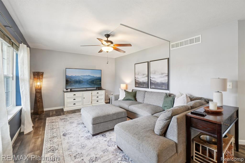 2570 Castle Rock Court, Howell, MI 48843 — Photo 2