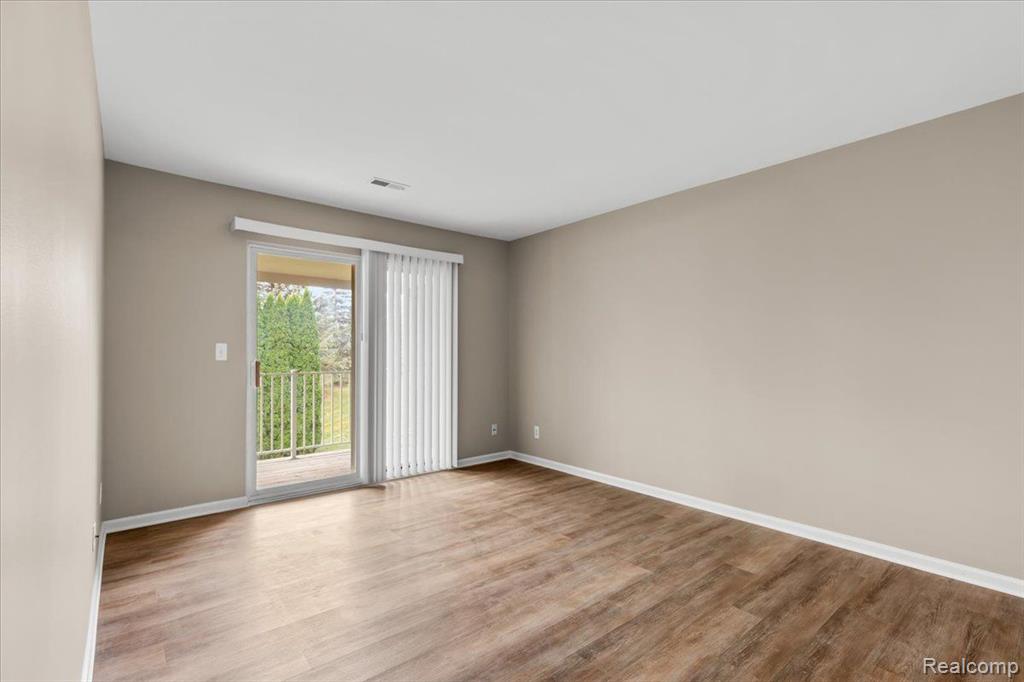 4648 BERKSHIRE Drive, Sterling Heights, MI 48314 — Photo 17