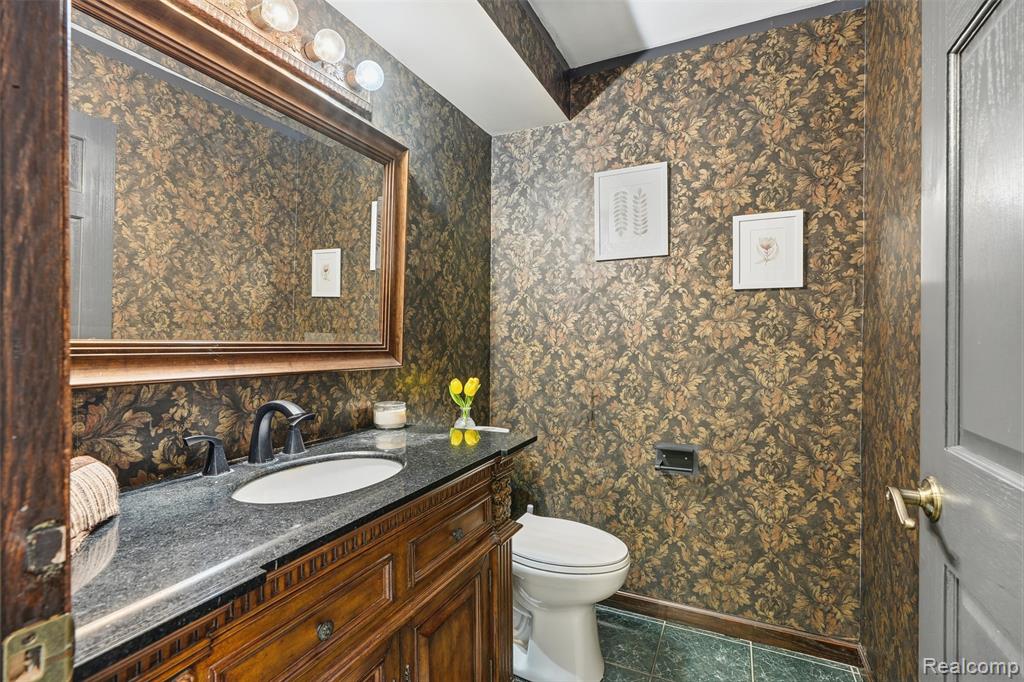 42739 Pond View Drive, Sterling Heights, MI 48314 — Photo 22