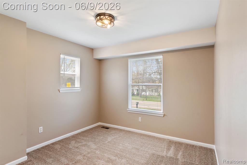 3260 SASHABAW Road, Waterford, MI — Photo 23