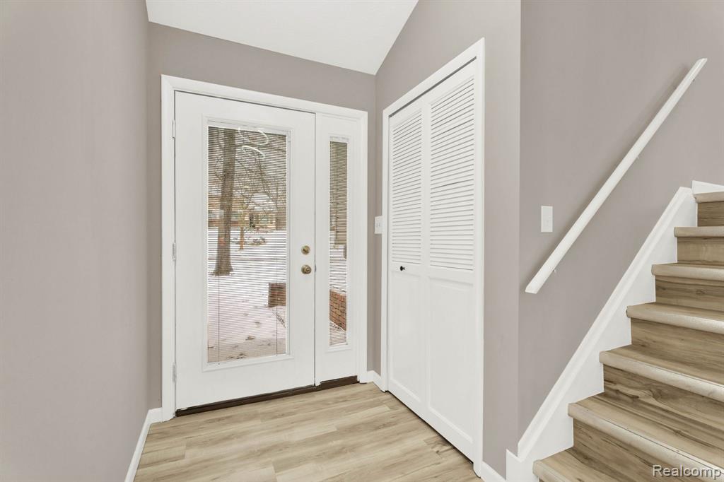 7820 Rampart Trail, Waterford, MI 48327 — Photo 7