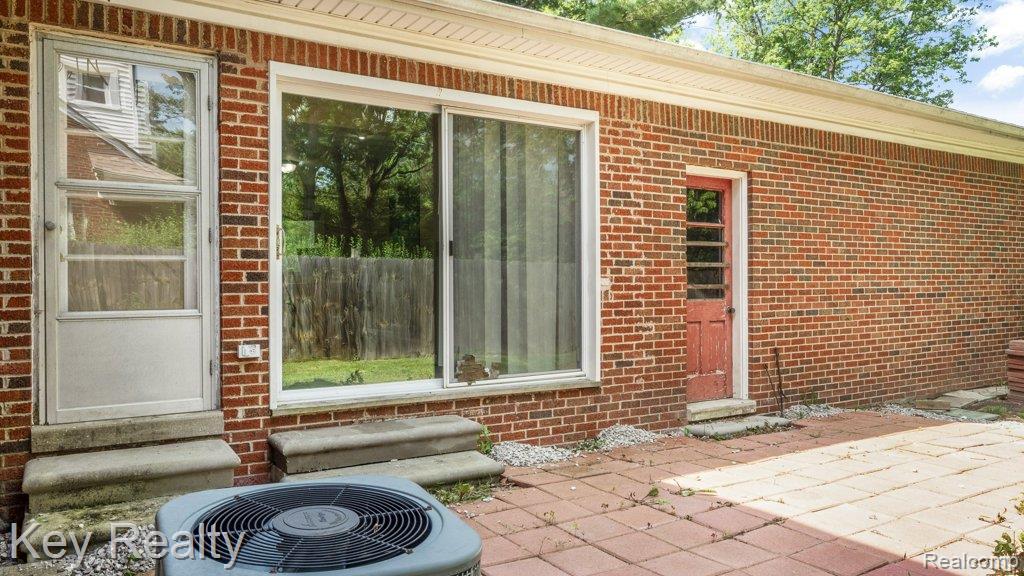 28611 Lathrup Boulevard, Lathrup Village, MI 48076 — Photo 34