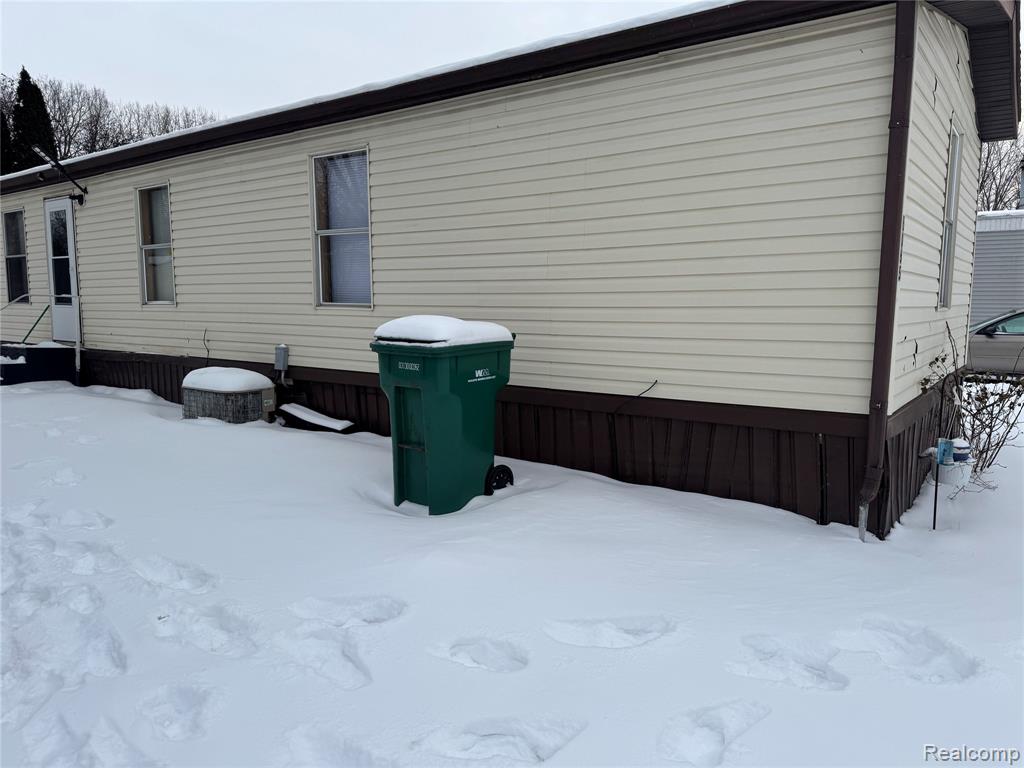 6065 Vernon, Belleville, MI 48111 — Photo 3
