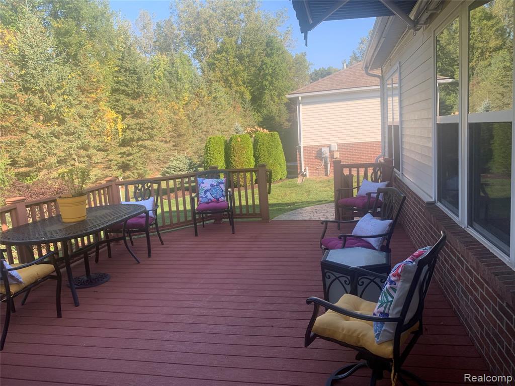 26530 Higgins Way, Brownstown, MI 48134 — Photo 36