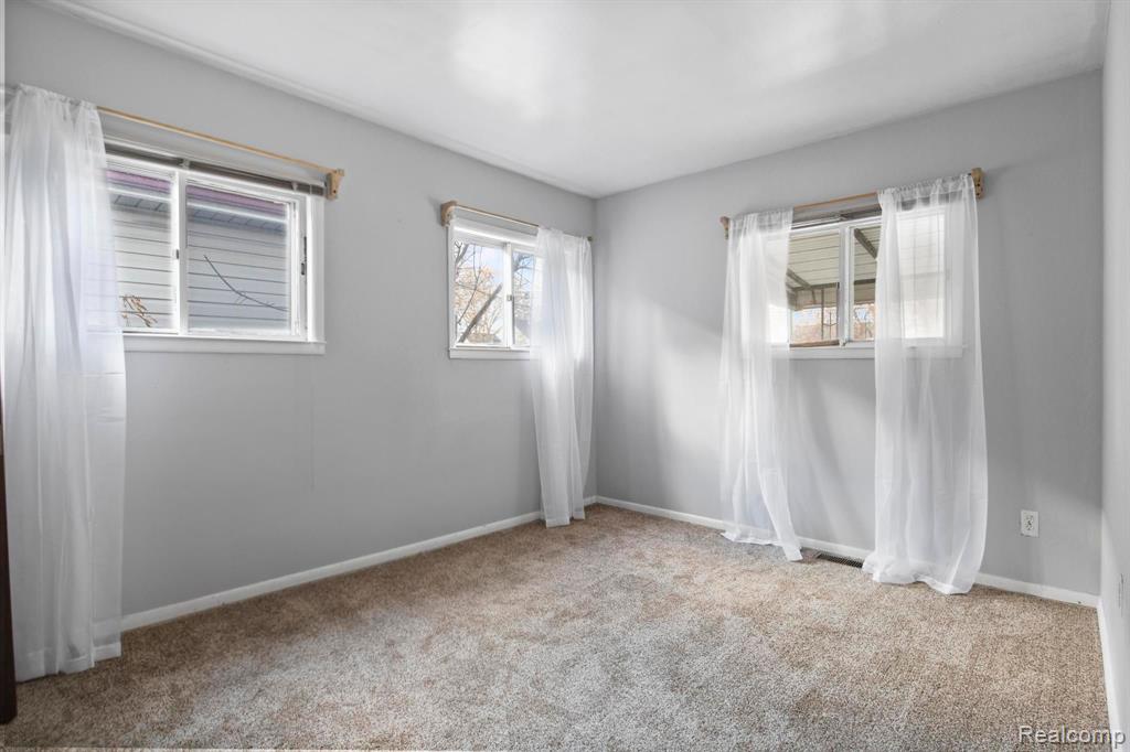 7027 HUDSON Avenue, Warren, MI 48091 — Photo 13