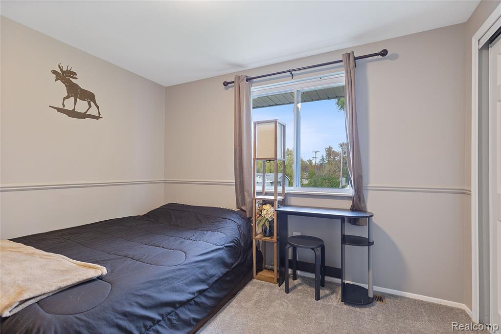 5423 Meadowcrest Drive, Flint, MI 48532 — Photo 16
