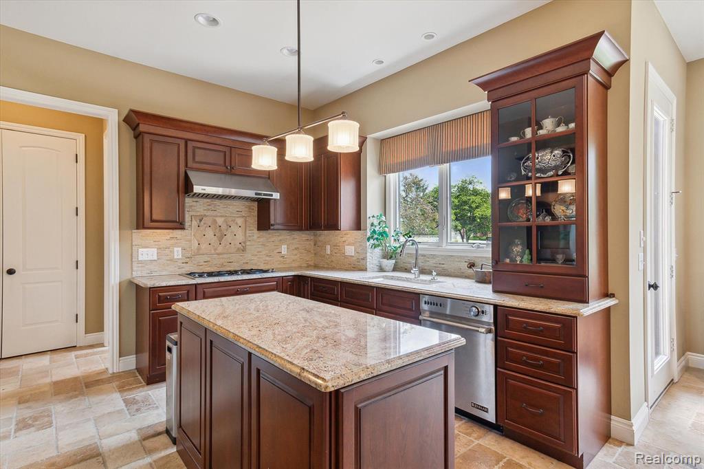 17712 PARKSHORE Drive, Northville, MI 48168 — Photo 15