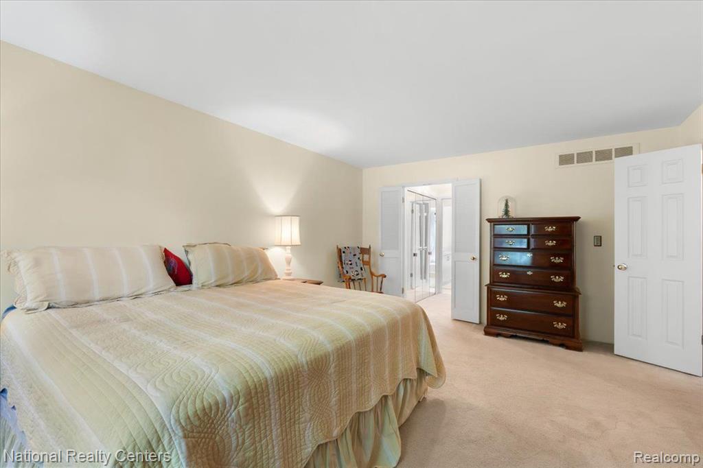 37224 BRENTWOOD Circle, Farmington Hills, MI 48331 — Photo 18