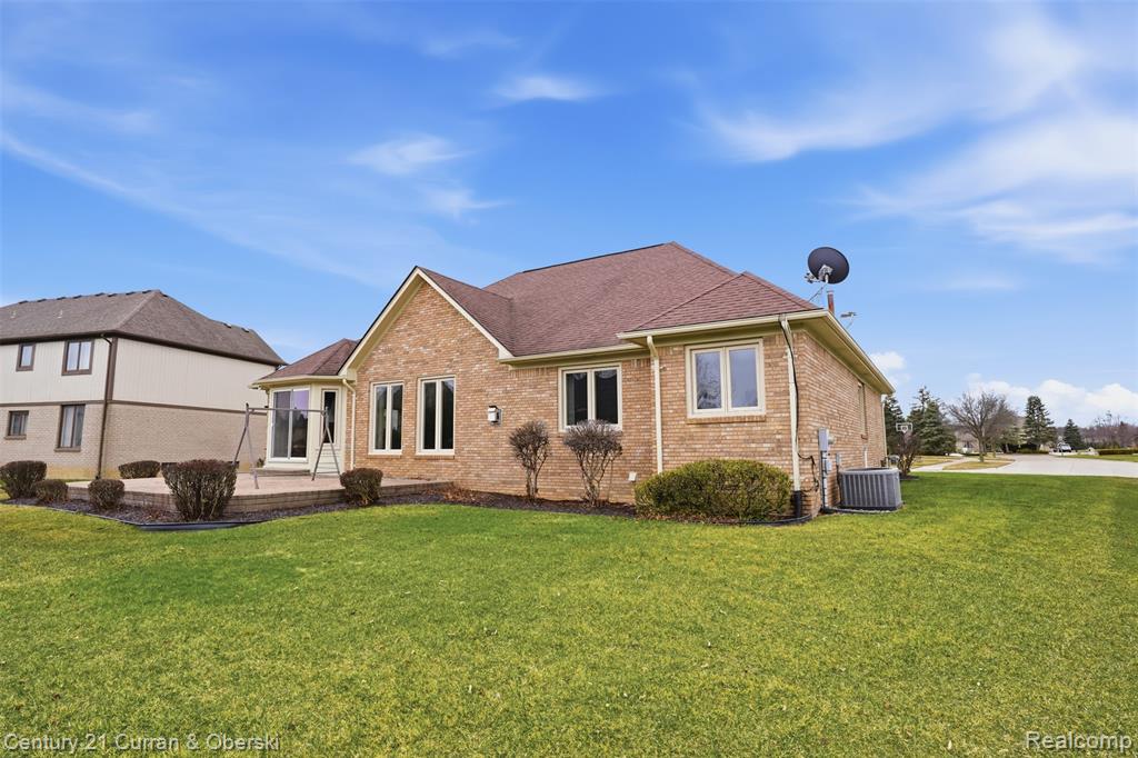 43612 Hoptree Drive, Sterling Heights, MI 48314 — Photo 37