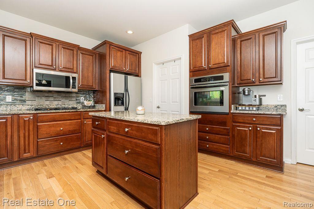 985 Monterey Lane, Rochester Hills, MI 48307 — Photo 16