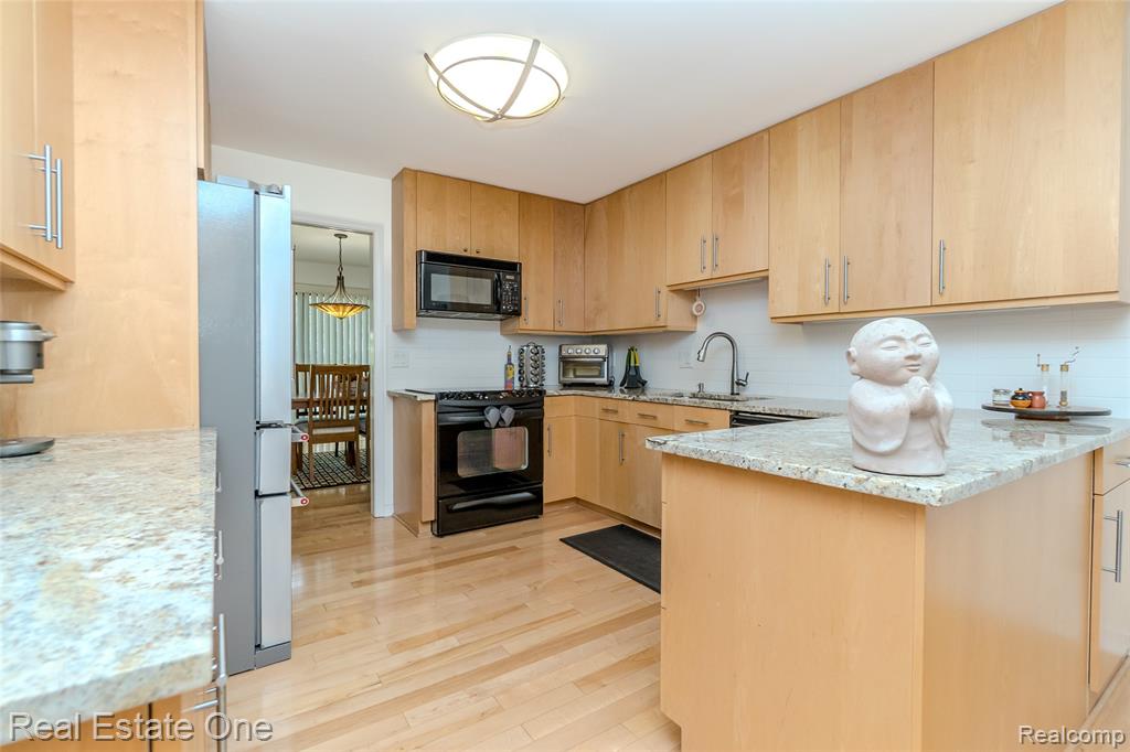 7308 Creek View Circle, West Bloomfield, MI — Photo 22