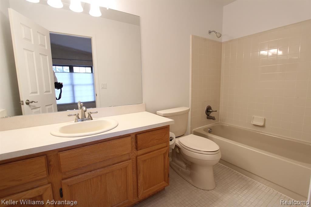 22132 Edgewater, Novi, MI — Photo 15