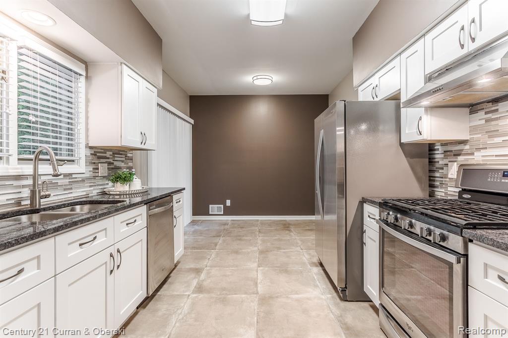 683 DEER Street, Plymouth, MI 48170 — Photo 17