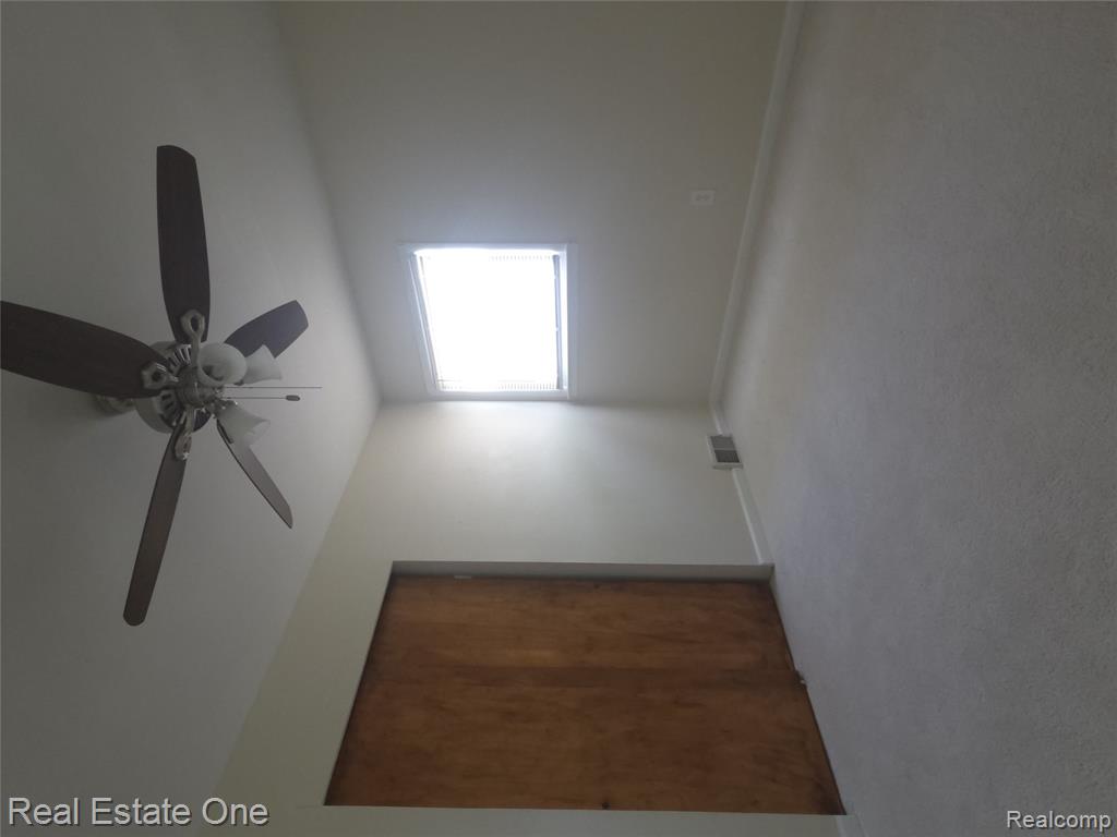 23654 WHITLEY Drive, Clinton Twp, MI 48035 — Photo 8