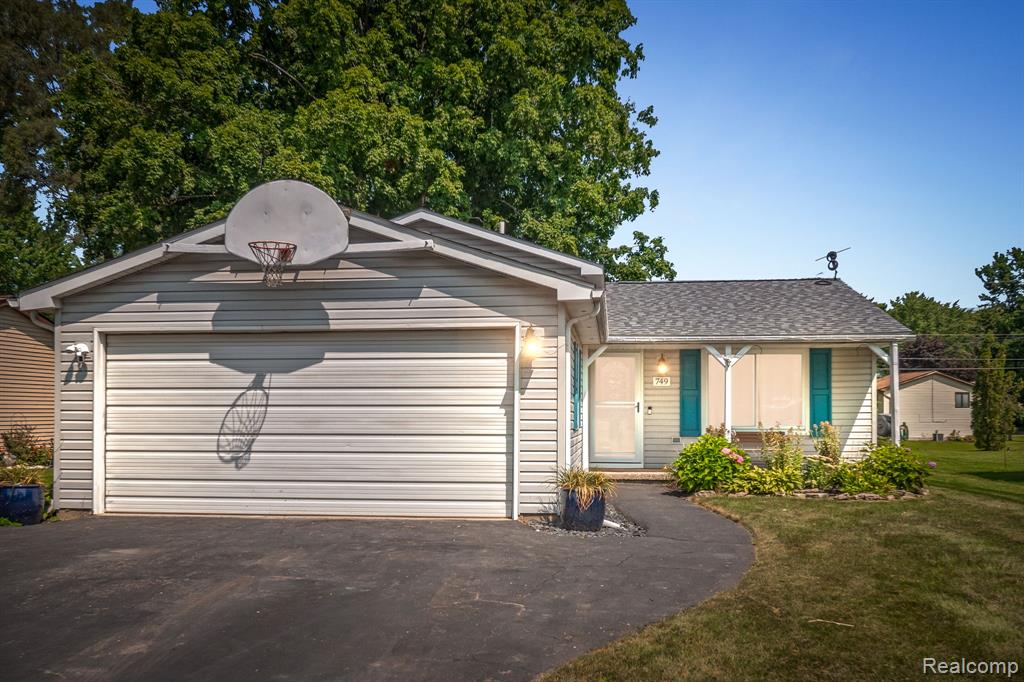 749 Mariday Street, Lake Orion, MI 48362 — Photo 22