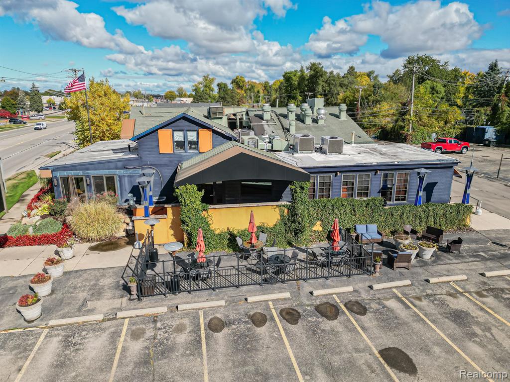 801 S LAPEER Road, Lake Orion, MI 48362
