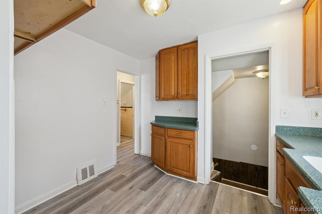 7676 DOLPHIN, Redford, MI 48239 — Photo 12