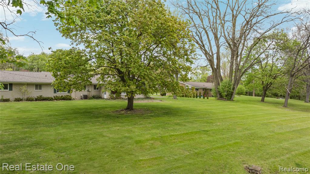 1675 Ledbury Drive, Bloomfield Hills, MI 48304 — Photo 47