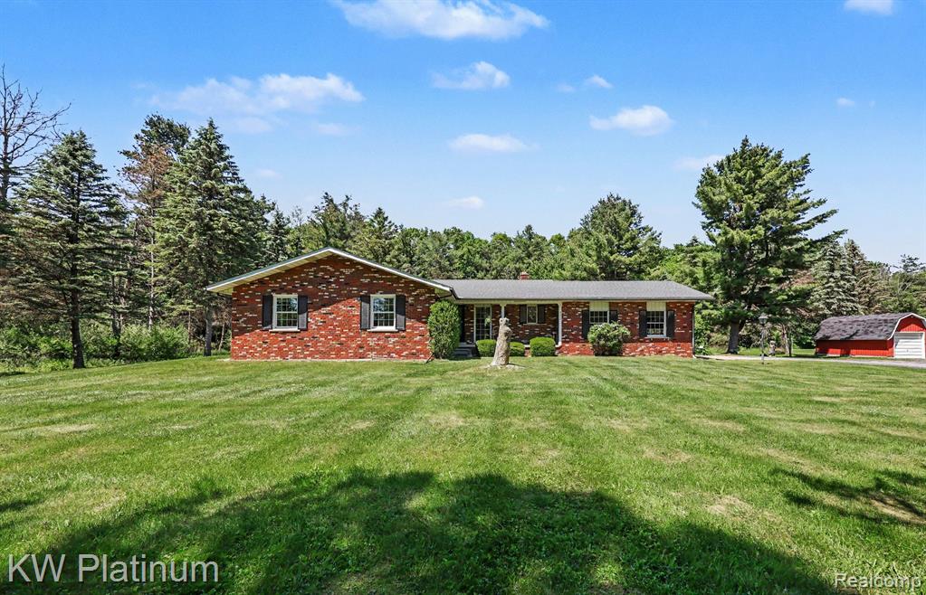 9474 Bartel Road, Columbus, MI — Photo 2
