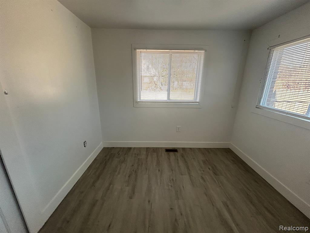 5258 NEWPORT Street, Detroit, MI 48213 — Photo 12