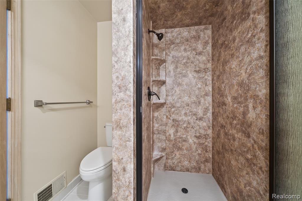 47140 Hunters Chase Drive, Macomb, MI 48042 — Photo 14
