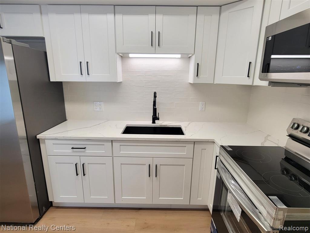 8249 KENNEDY Circle, Warren, MI 48093 — Photo 8