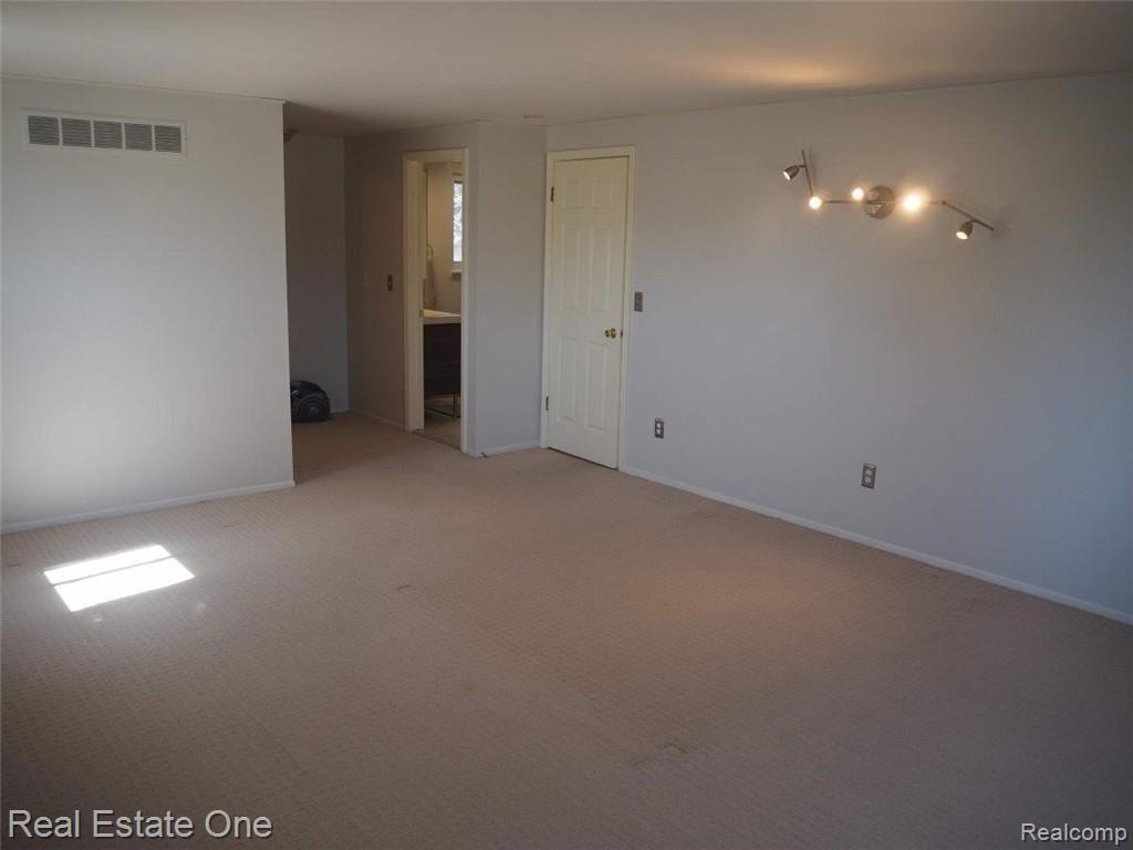 5837 FOLKSTONE Drive, Troy, MI 48085 — Photo 22