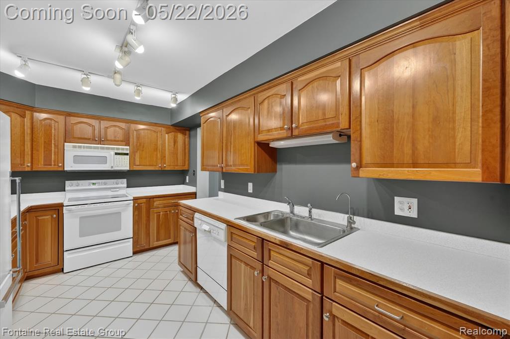 7406 Azalea Court, West Bloomfield, MI — Photo 2