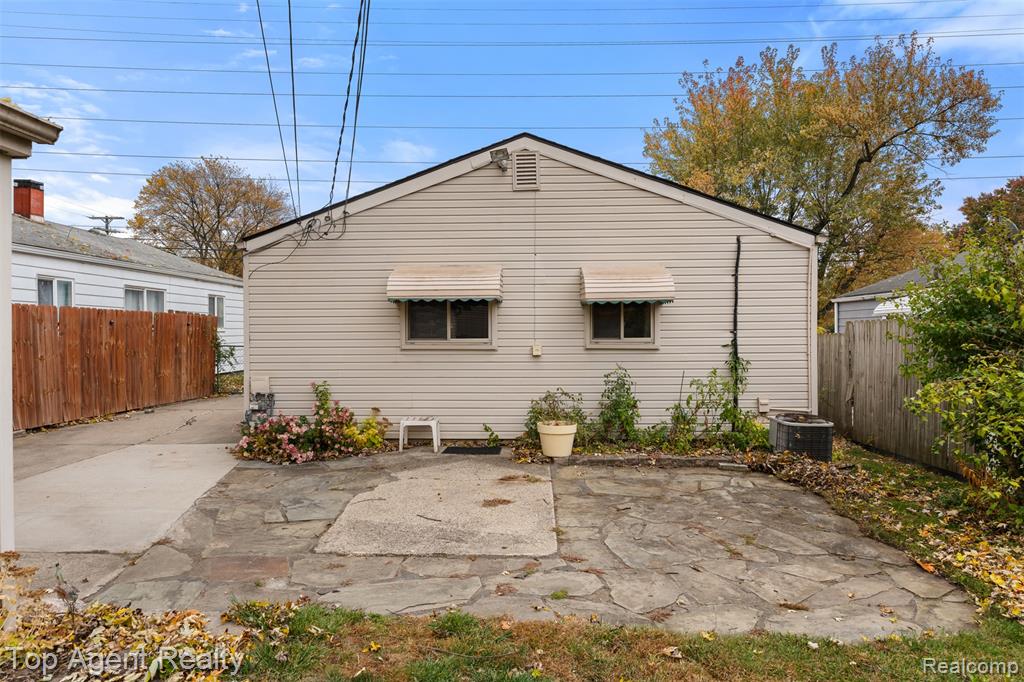 8026 Robert Street, Taylor, MI 48180 — Photo 24
