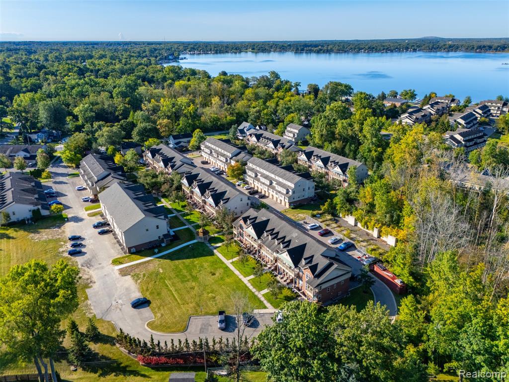 470 Old Pine Way, Walled Lake, MI 48390 — Photo 41