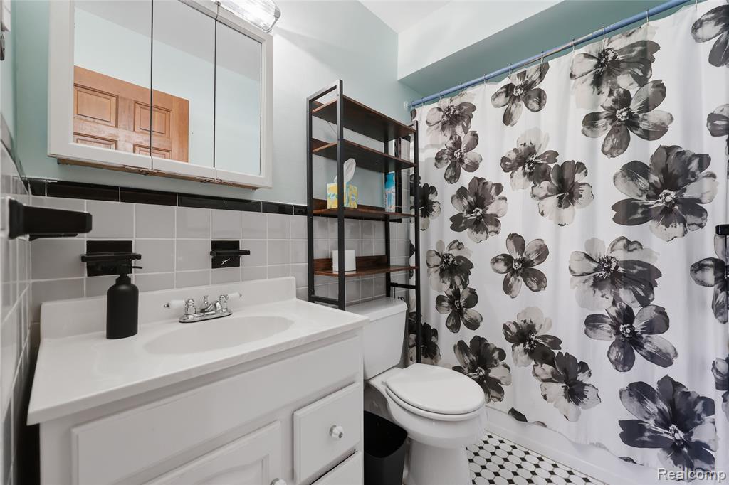 24920 Star Valley Drive, Saint Clair Shores, MI 48080 — Photo 21