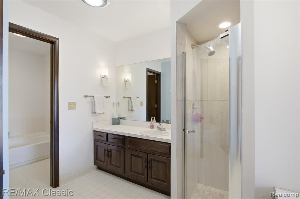 3961 Chablis Street, West Bloomfield, MI 48323 — Photo 25