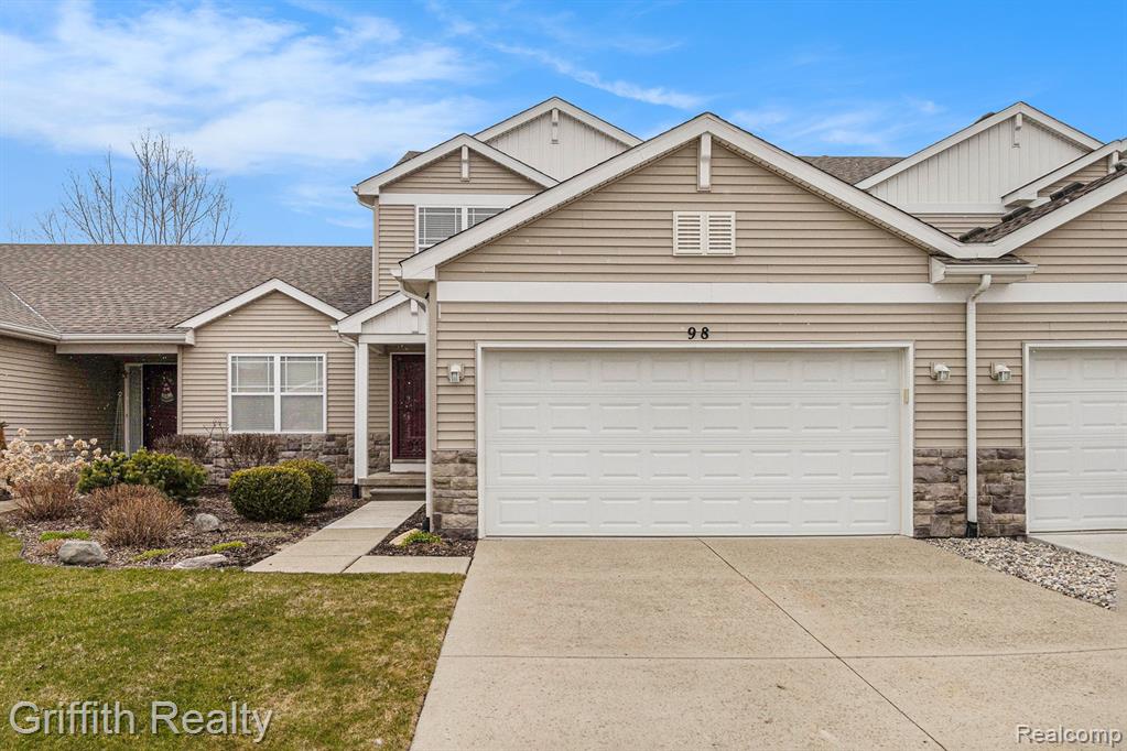 98 SEDUM, Howell, MI 48843 — Photo 2