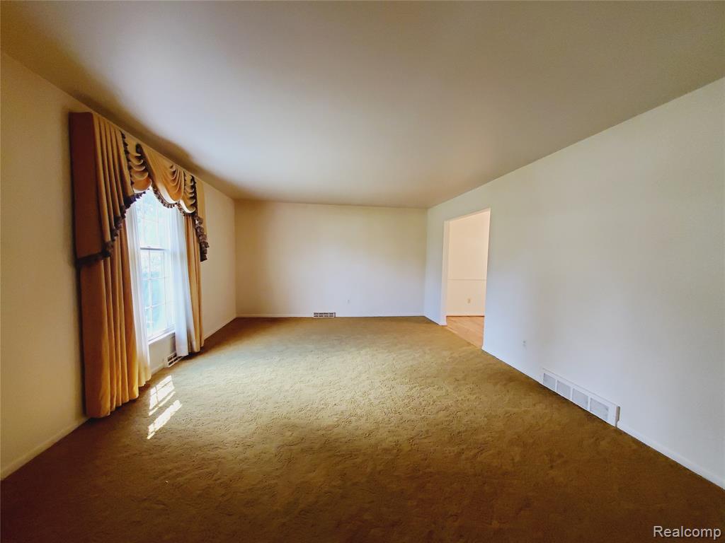 8276 Appleway Drive, Grand Blanc, MI 48439 — Photo 15
