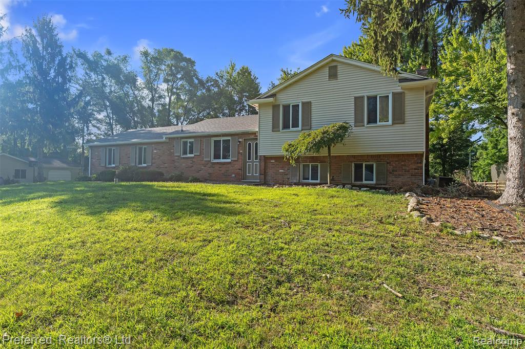 9366 Wild Oaks Circle, South Lyon, MI 48178 — front exterior