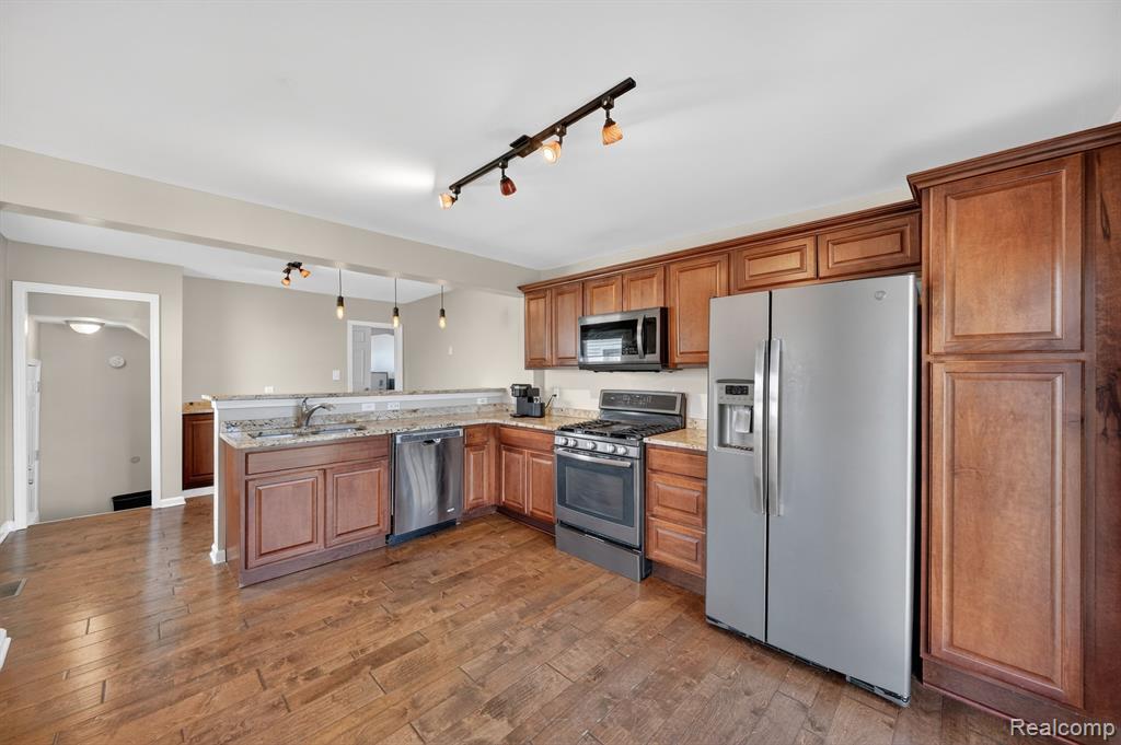 438 W Brockton Avenue, Madison Heights, MI 48071 — Photo 16