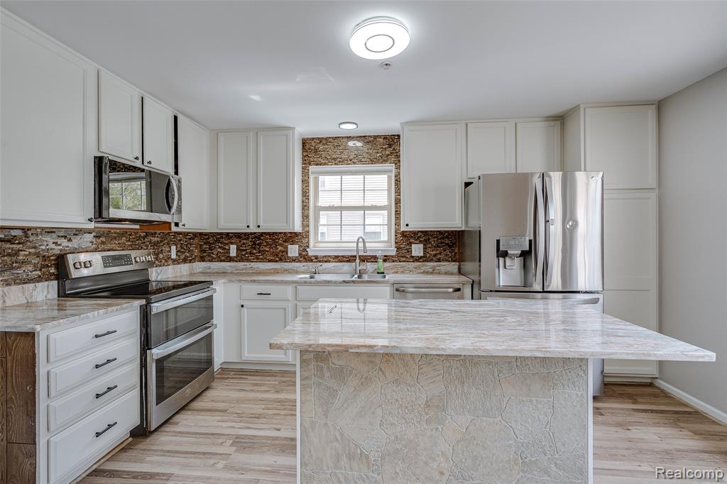 454 Old Pine Way, Walled Lake, MI 48390 — Photo 20